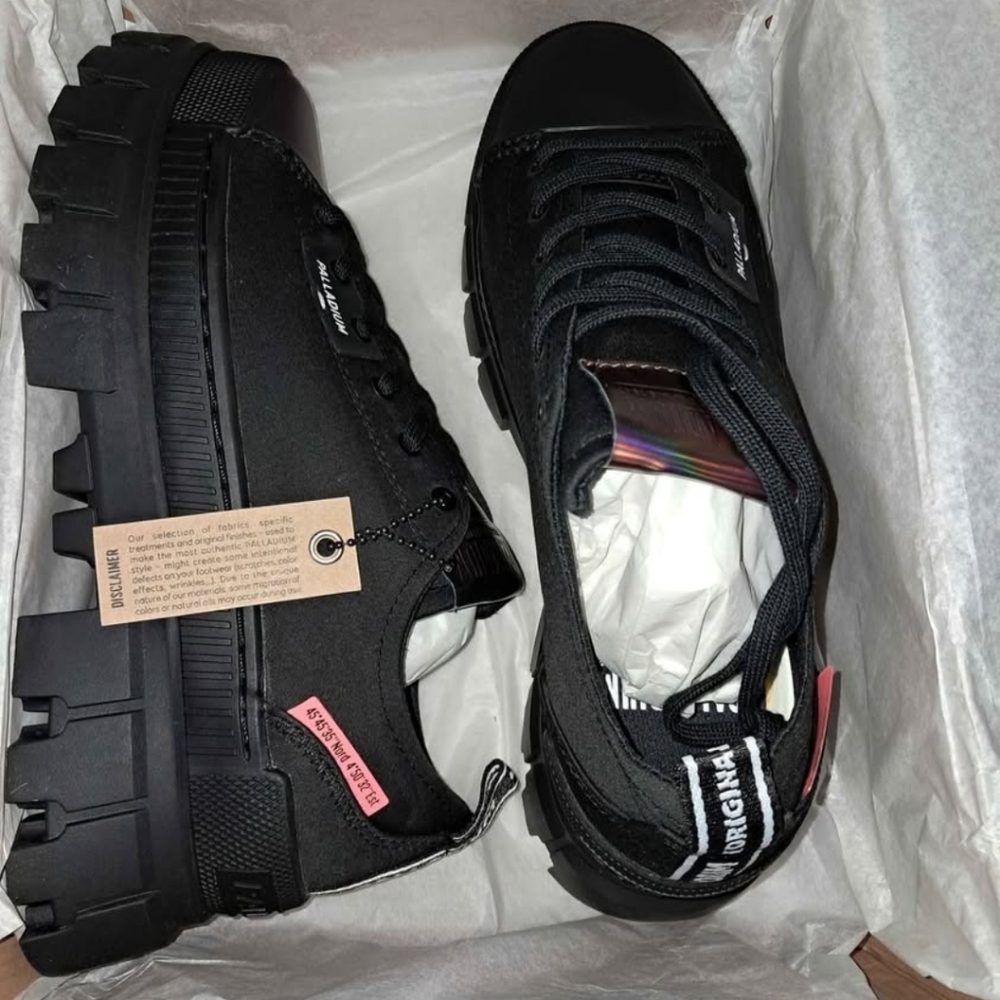 New Size 9 Womens PALLADIUM REVOLT Shoe In Black